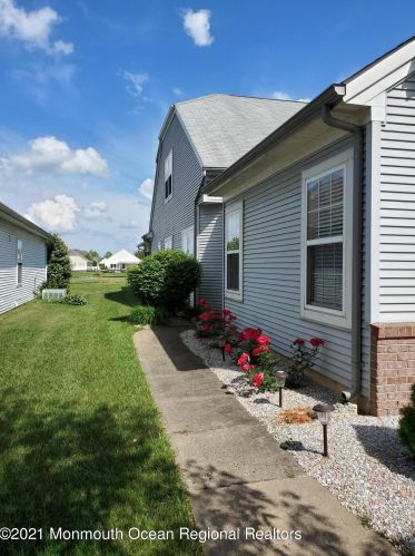 32 Provence Dr, Lakehurst, NJ 08759-6159
