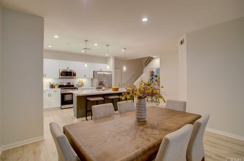 324 Quail Rdg, Irvine CA  92603-4240 exterior