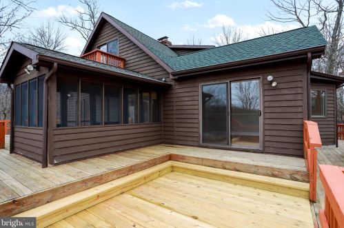 204 Quiet Place Ln, Berkeley Springs WV  25411-6633 exterior