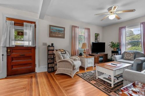 165 Ocean Ave, Providence, RI 02905-3628
