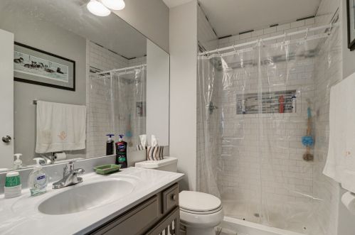 649 Sunrise Ct, Carol Stream IL  60188-1683 exterior