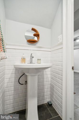 710 Lombard St, Philadelphia PA  19147-1315 exterior