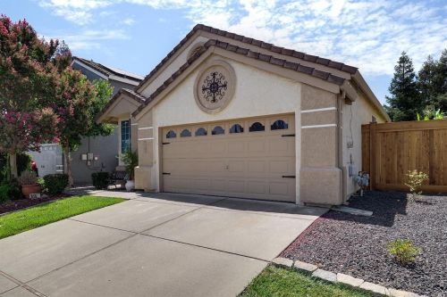 915 Tipperary Dr, Vacaville, CA 95688-8540