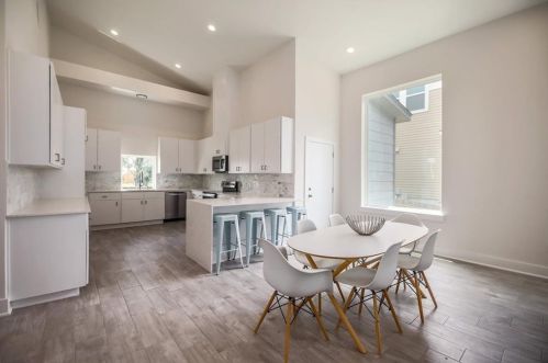 5008 Baker St, Austin TX  78721-1511 exterior