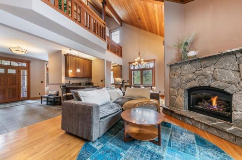 11874 Rainbow Dr, Truckee CA  96161-2761 exterior