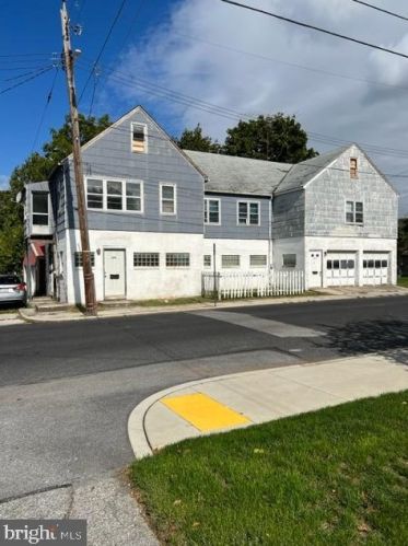 211 Middle St, Hanover, PA 17331-2558