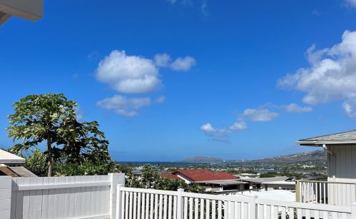 523 Kekupua St, Honolulu HI 96825-2303 exterior