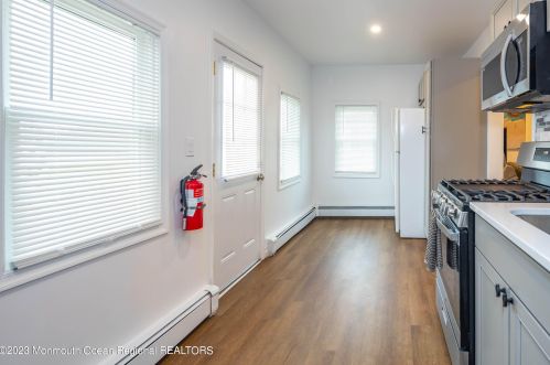 25 Monmouth Ave, Middletown NJ  07748-5732 exterior