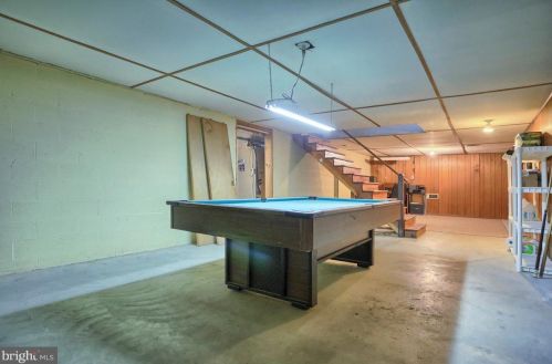 208 Garland Dr, Carlisle PA  17013-4271 exterior