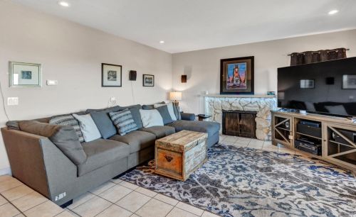 21117 Gary Dr, Hayward, CA 94546-6113