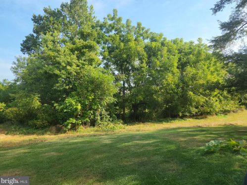 750 Summit Dr, Lancaster PA  17601-1152 exterior