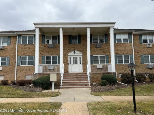 24 Manchester Ct, East Freehold, NJ 07728-3274