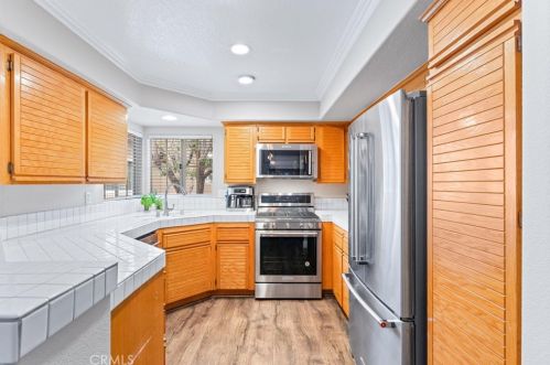 537 Hollydale Ln, Anaheim CA  92808-1931 exterior