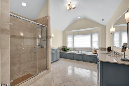 2 Sherwood Ct, Dover NJ  07869-2624 exterior