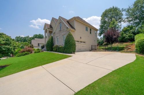 3313 Chastain Ridge Dr, Marietta, GA 30066-8520