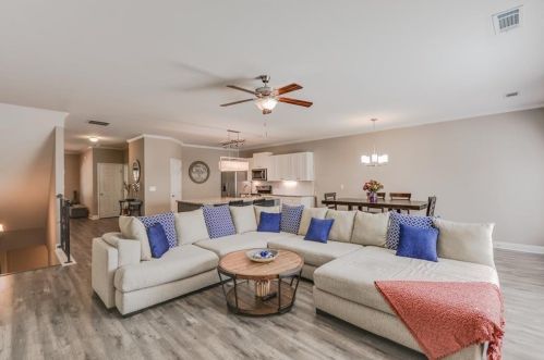 211 Jackson Pl, Lilburn, GA 30047-2816