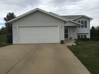 902 Mahone Ave, Bismarck, ND 58503-5564