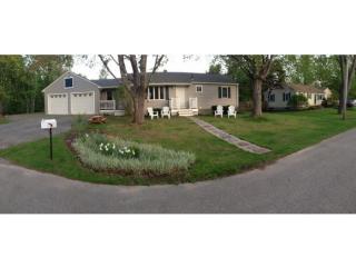 4 Leary Ct, Kensington, NH 03833-1906