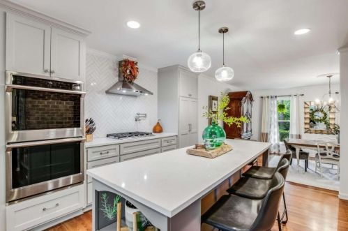 7290 Hunters Br Dr, Atlanta GA  30328-1719 exterior