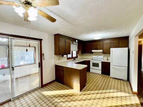 25 Chelton St, Torrington CT  06790-3304 exterior