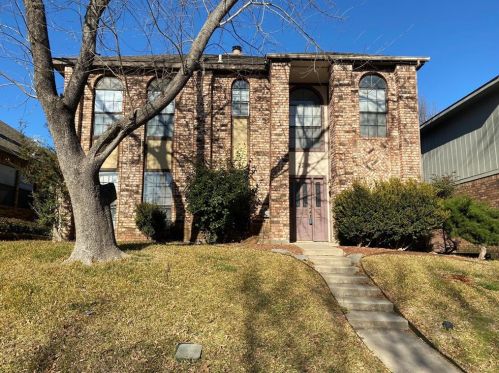 2237 Greenview Dr, Carrollton TX  75010-4110 exterior