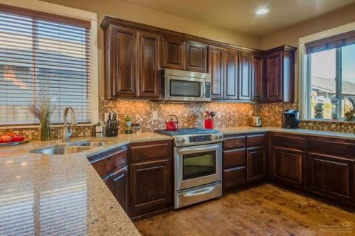 21186 Capella Pl, Bend, OR 97702-3620
