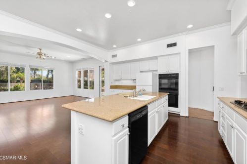 5934 Indian Terrace Dr, Simi Valley CA  93063-5771 exterior