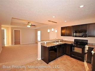1050 Strasbourg, Springfield MO  65802-1009 exterior