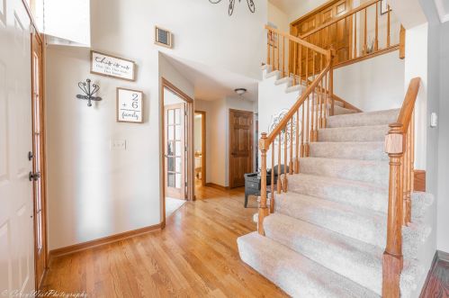 1223 Foxpointe Dr, Sycamore IL  60178-3219 exterior