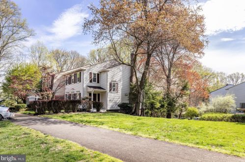 2199 Pond View Ct, Herndon, VA 20191-3848