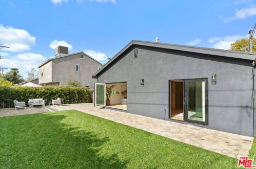 13934 Peach Grove St, Van Nuys CA  91423-1939 exterior