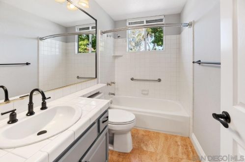 1597 Parkview Dr, Vista CA  92081-8750 exterior