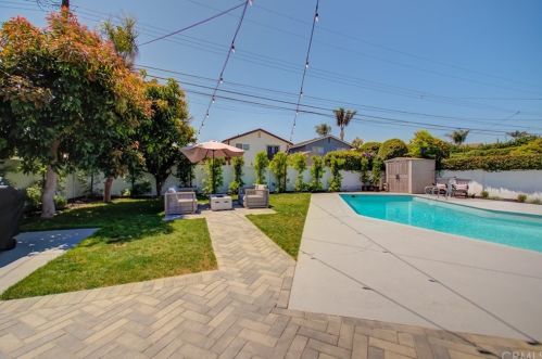 6372 Heil Ave, Huntington Beach CA  92647-4232 exterior