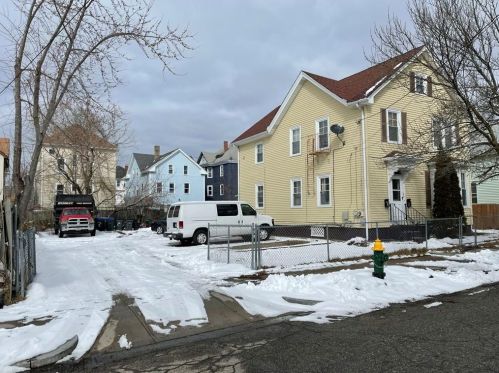 18 Harvest St, Providence, RI 02908-4713