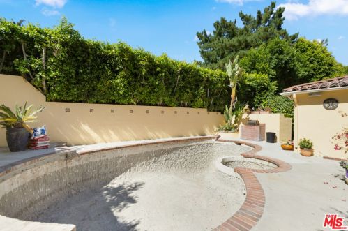1437 Mountain St, Glendale CA  91207-1259 exterior