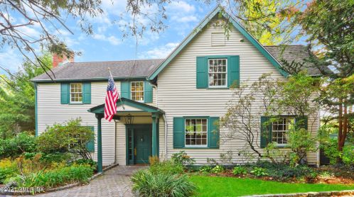 23 Parsonage Rd, Greenwich CT  06830-3919 exterior