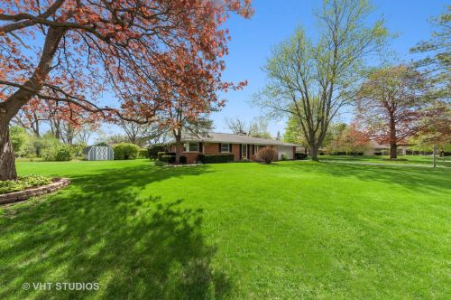1101 Sherwood Dr, Wheeling, IL 60070-1035