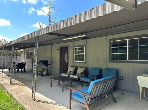 2524 Berkett Dr, Austin TX  78745-4353 exterior