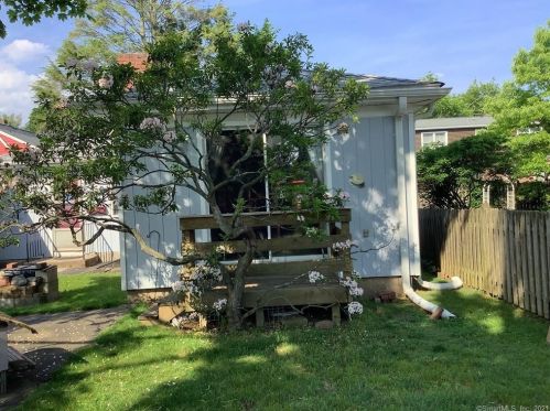 50 Florence Ave, Milford, CT 06460-4113