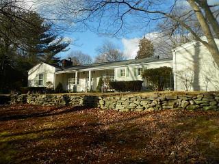35 Southwick Dr, Lincoln, RI 02865-5008