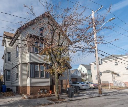71 Updike St, Providence, RI 02907-1453