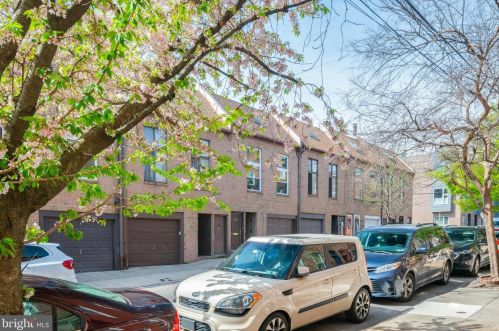 768 24th St, Philadelphia, PA 19130-2542