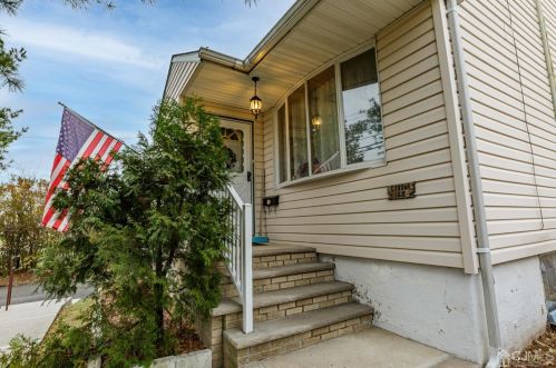 150 Atlantic St, Metuchen, NJ 08840-2940