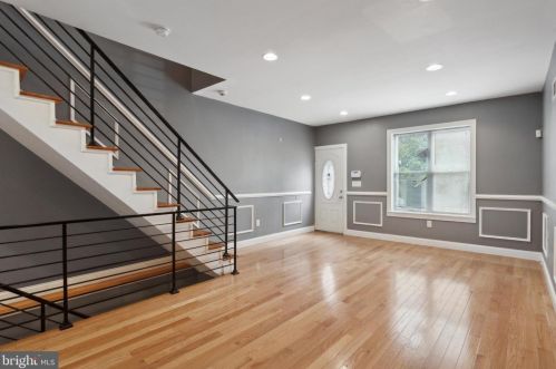 2504 Manton St, Philadelphia PA  19146-3916 exterior