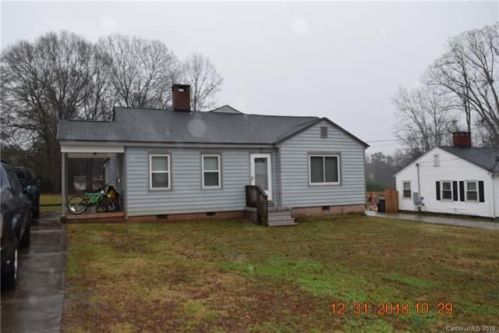 109 Elm St, Lowell, NC 28098-1202