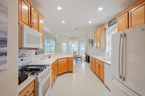 15920 Braesgate Dr, Austin TX  78717-4817 exterior