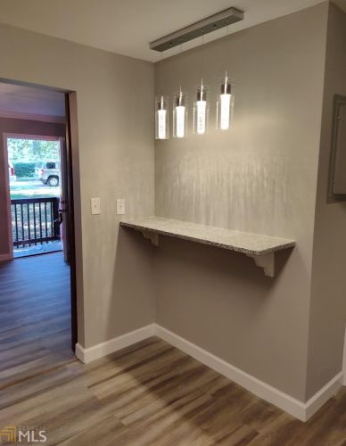 802 Mercury Dr, Atlanta GA  30331-0033 exterior