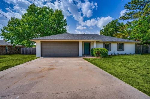 1201 4th St, Granbury TX  76048-2529 exterior