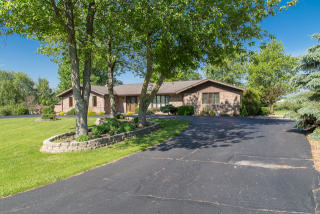 25754 Prairie View Ave, Crete, IL 60417-4137