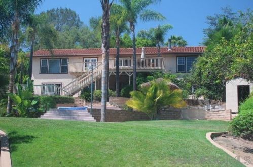 1665 Fuerte Knolls Ln, El Cajon, CA 92020-8323